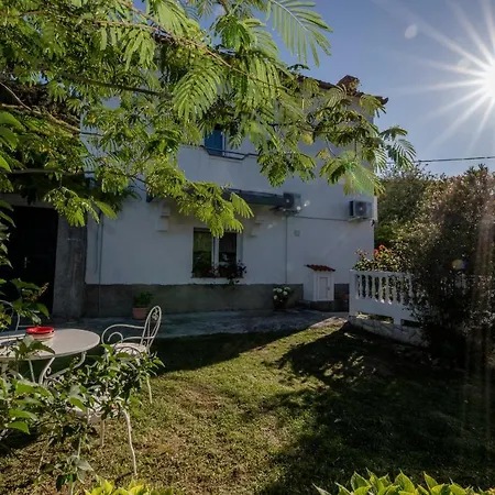 House Predrag Casa de Férias *